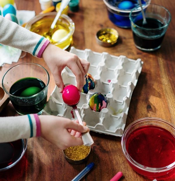 Ζωγραφίζοντας πασχαλινές ιστορίες